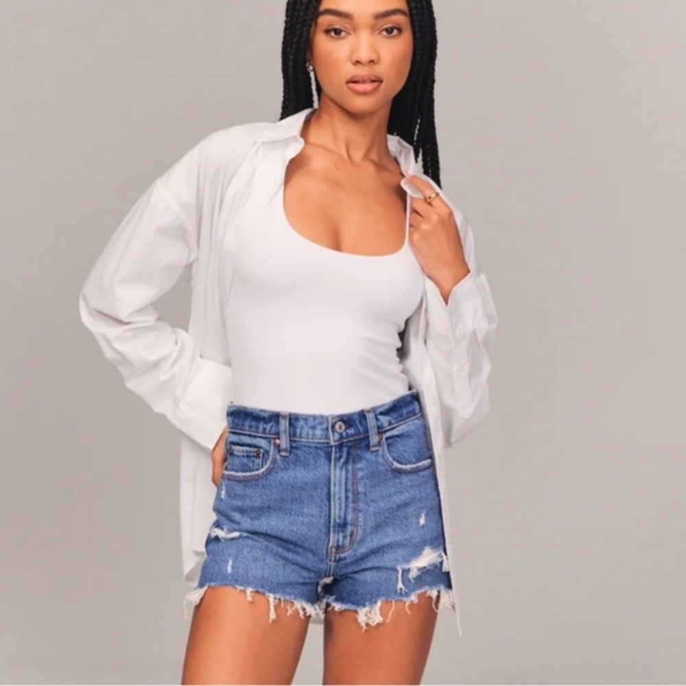 Abercrombie & Fitch Curve Love The Mom High Rise Distressed Jean Shorts Sz 0/25